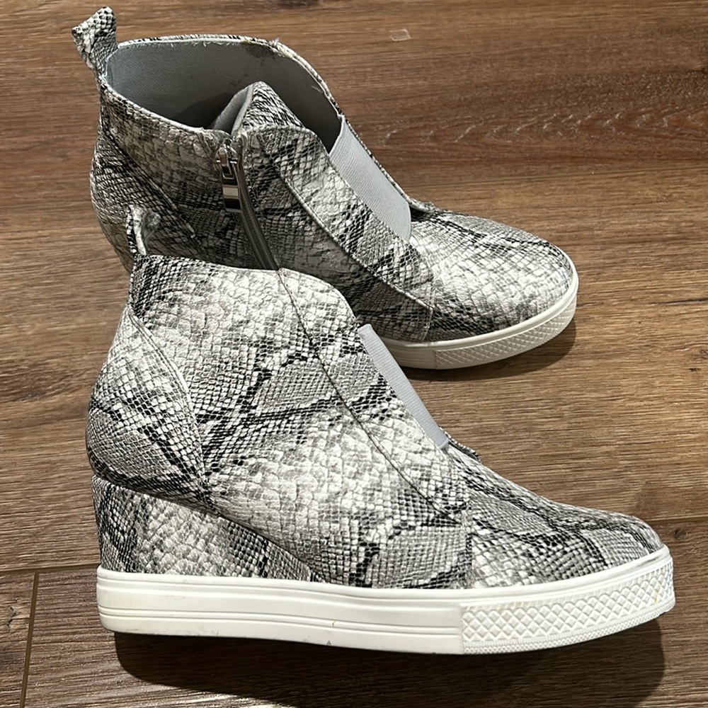 Women’s snake print wedge sneakers